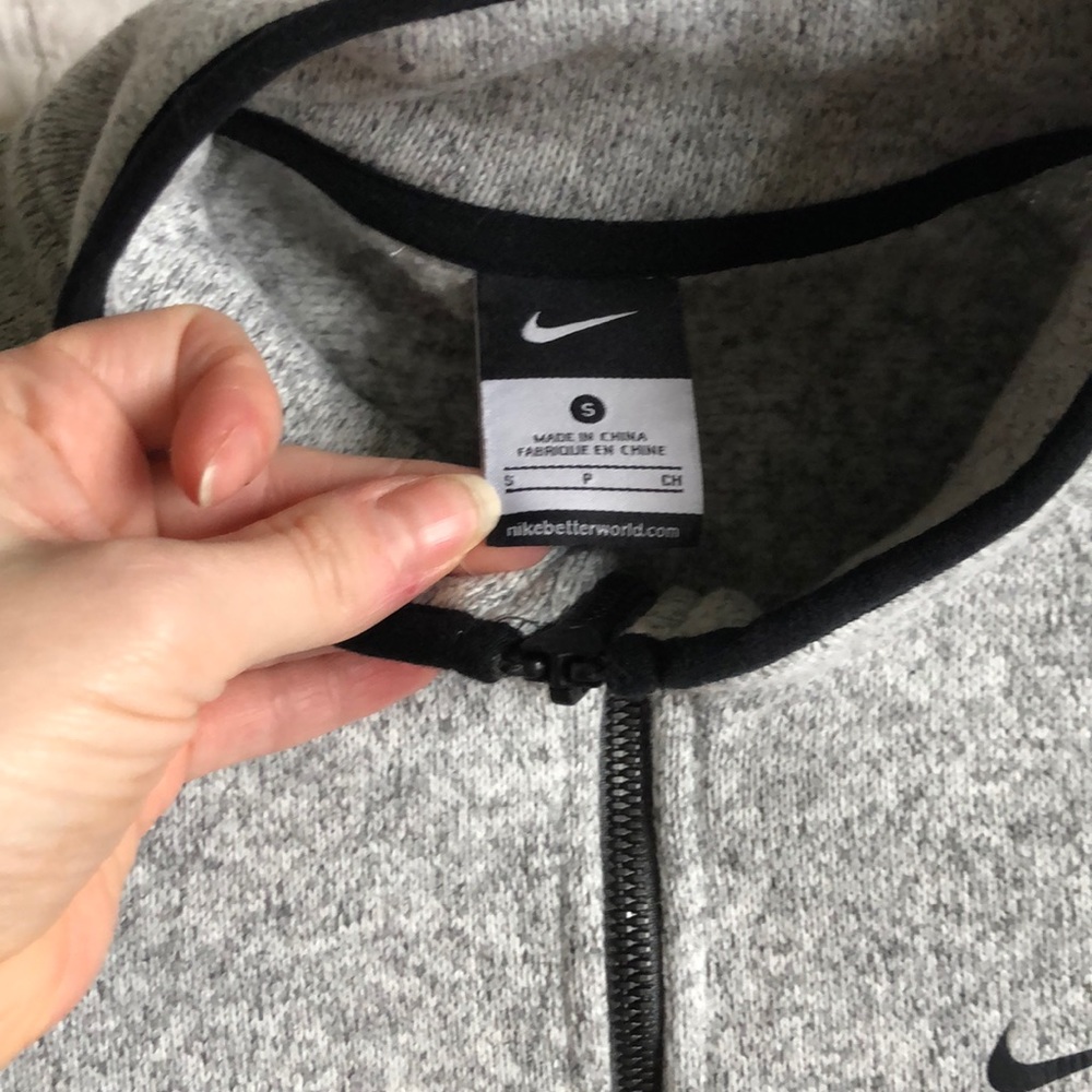 Nike jacket - Picture 2 of 7